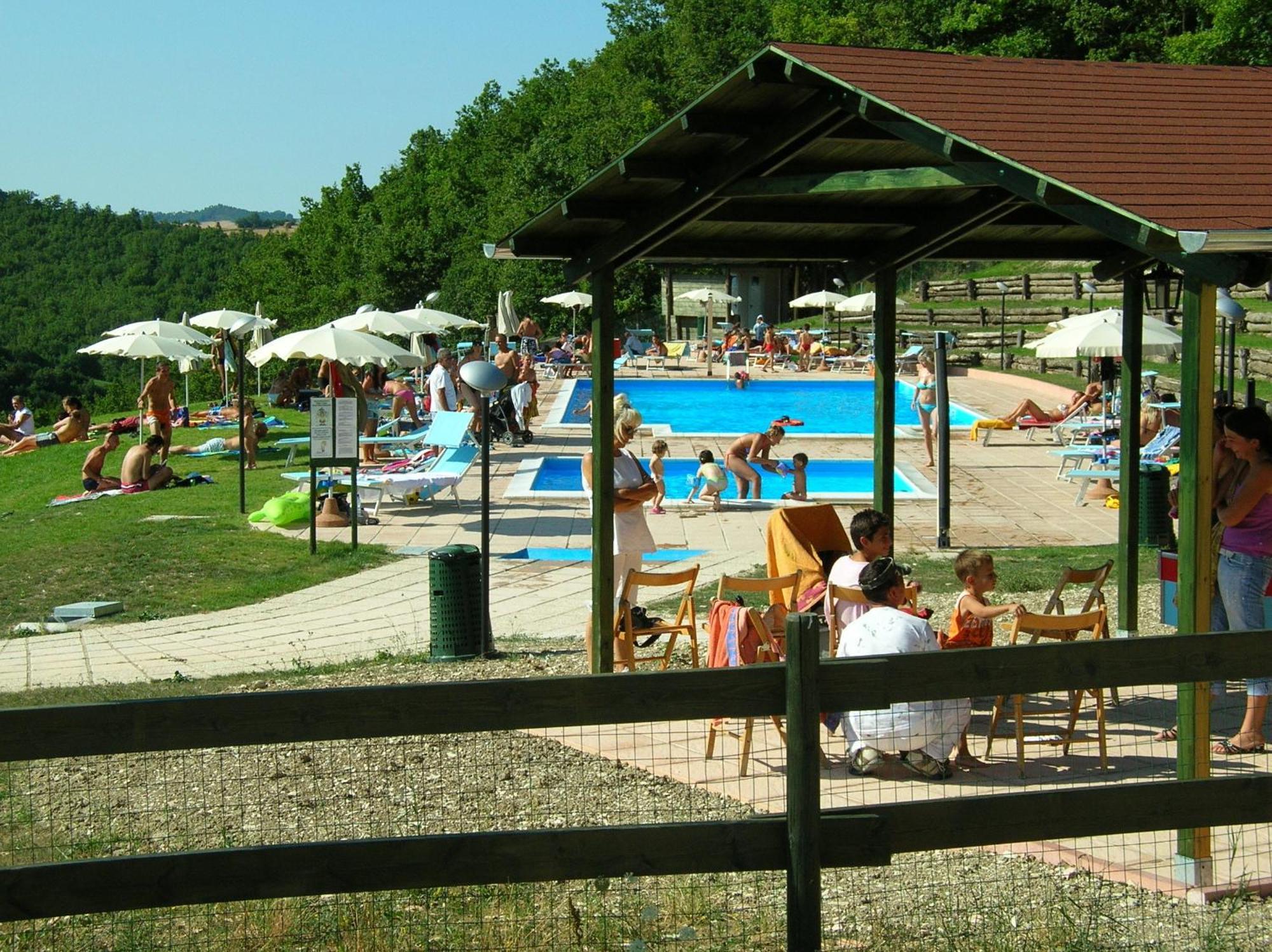 Agriturismo Orsaiola อูร์บาเนีย ภายนอก รูปภาพ